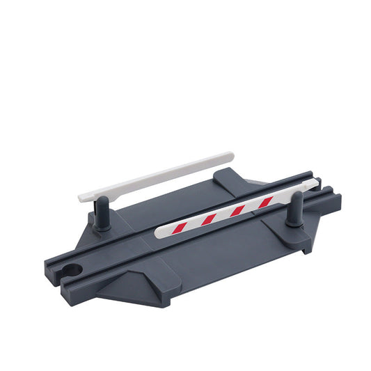 Breite Kunststoff Schranke für Holzeisenbahn auf großem Bahnübergang mit beweglichem Schlagbaum