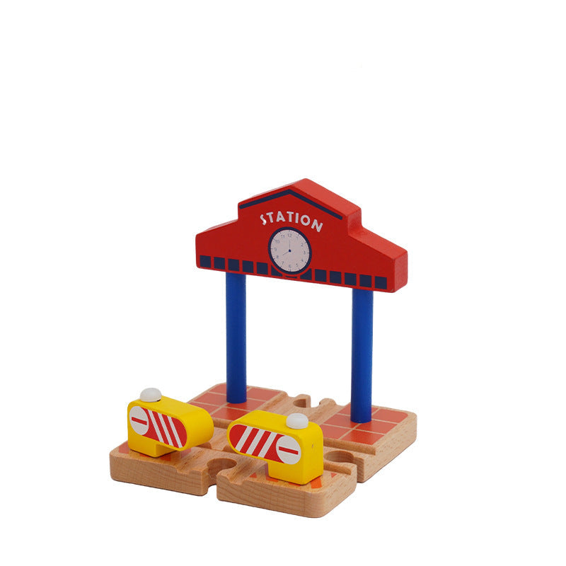 Holzeisenbahn Bahnhof mit Kreuzungsgleis, Uhr und zwei Prellböcken aus Holz