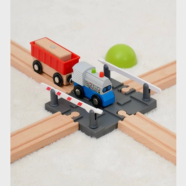 Magic Bahn Holzeisenbahn Kreuzung mit beweglichen Schranken Detailansicht