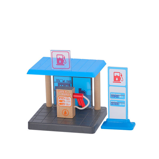 Holz Tankstelle mit Kiosk, Zapfsäule & Preisschild. Kompatibel mit BRIO & IKEA – realistischer Spielspaß.