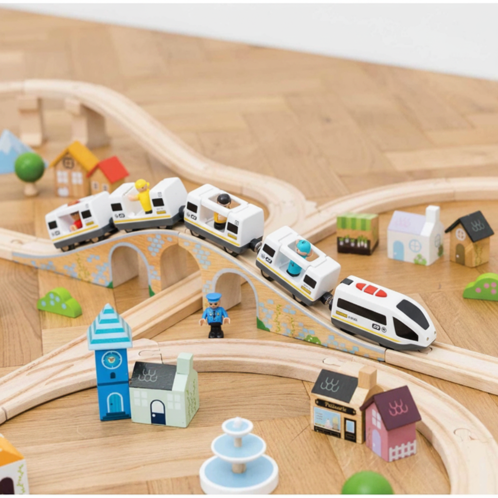 Magic Bahn Schnellzug mit Figuren - Lifestyle Szene