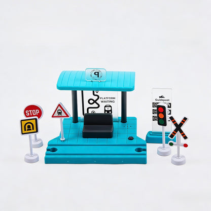 Holzeisenbahn Bahnhof mit Licht und Sound sowie Ampel und Verkehrsschildern